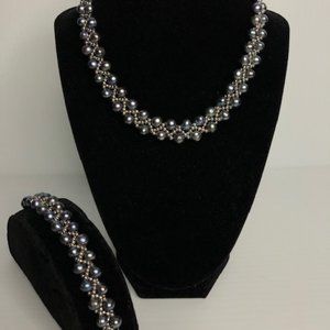 Freshwater Cultured pearl necklace and bracelet